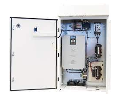 Combinaciones en gabinete tipo ATR con variador de velocidad totalmente equipados.
